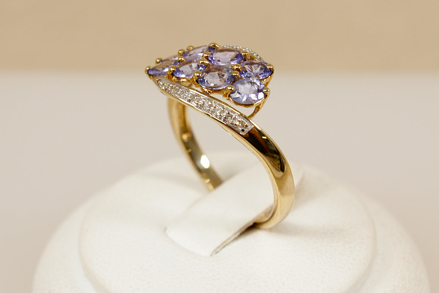 9ct Tanzanite and Diamond Cluster Ring