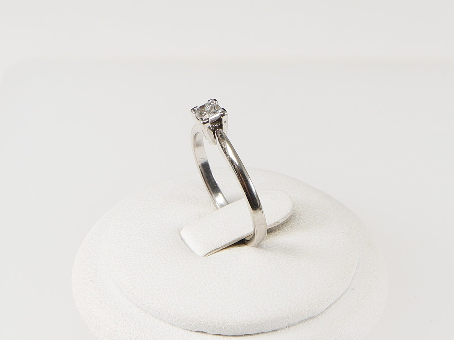 18ct White Gold Diamond Solitaire Ring