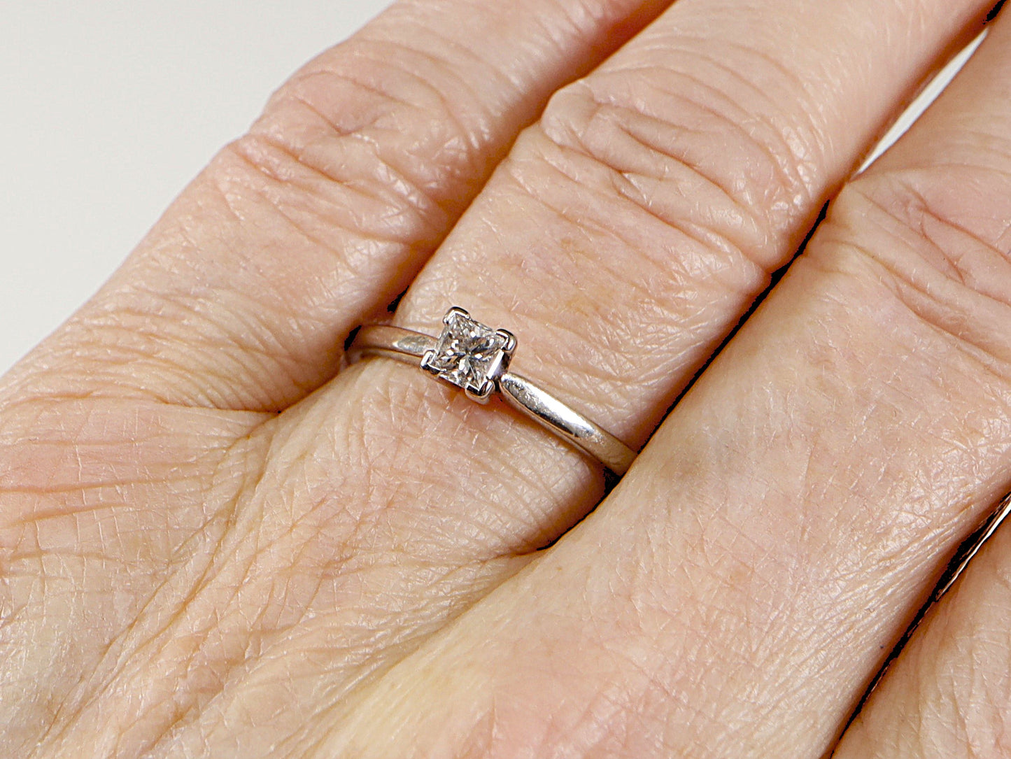 18ct White Gold Diamond Solitaire Ring