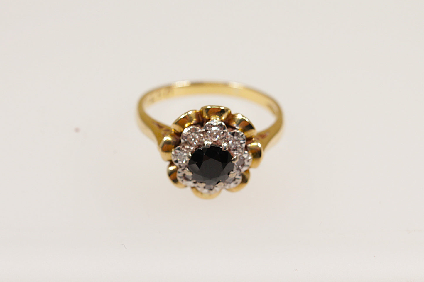 18ct sapphire and diamond gold ring