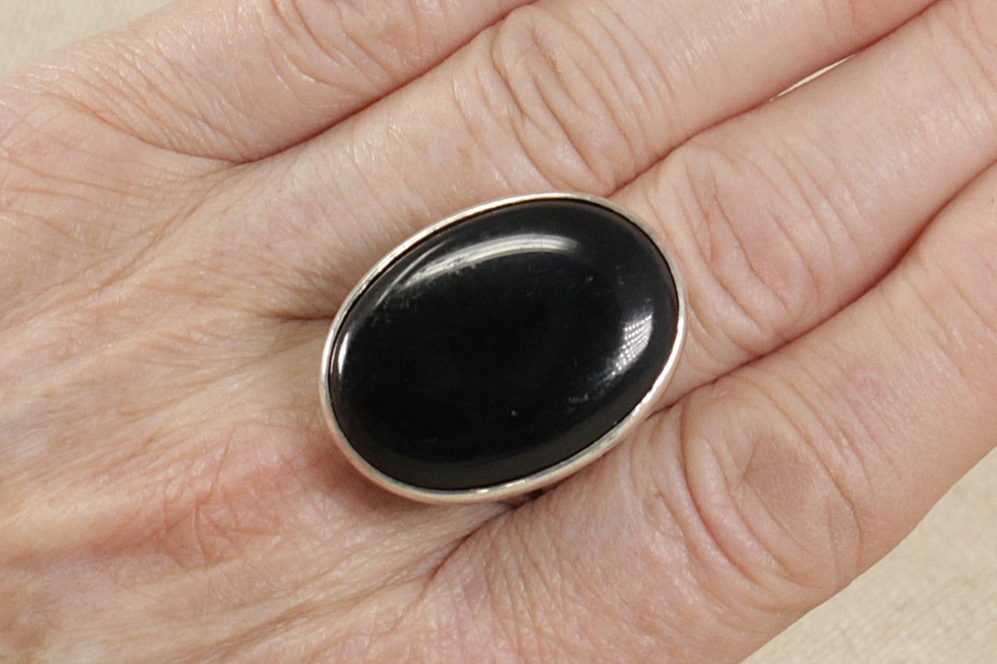 Anello appariscente vintage in argento con agata nera