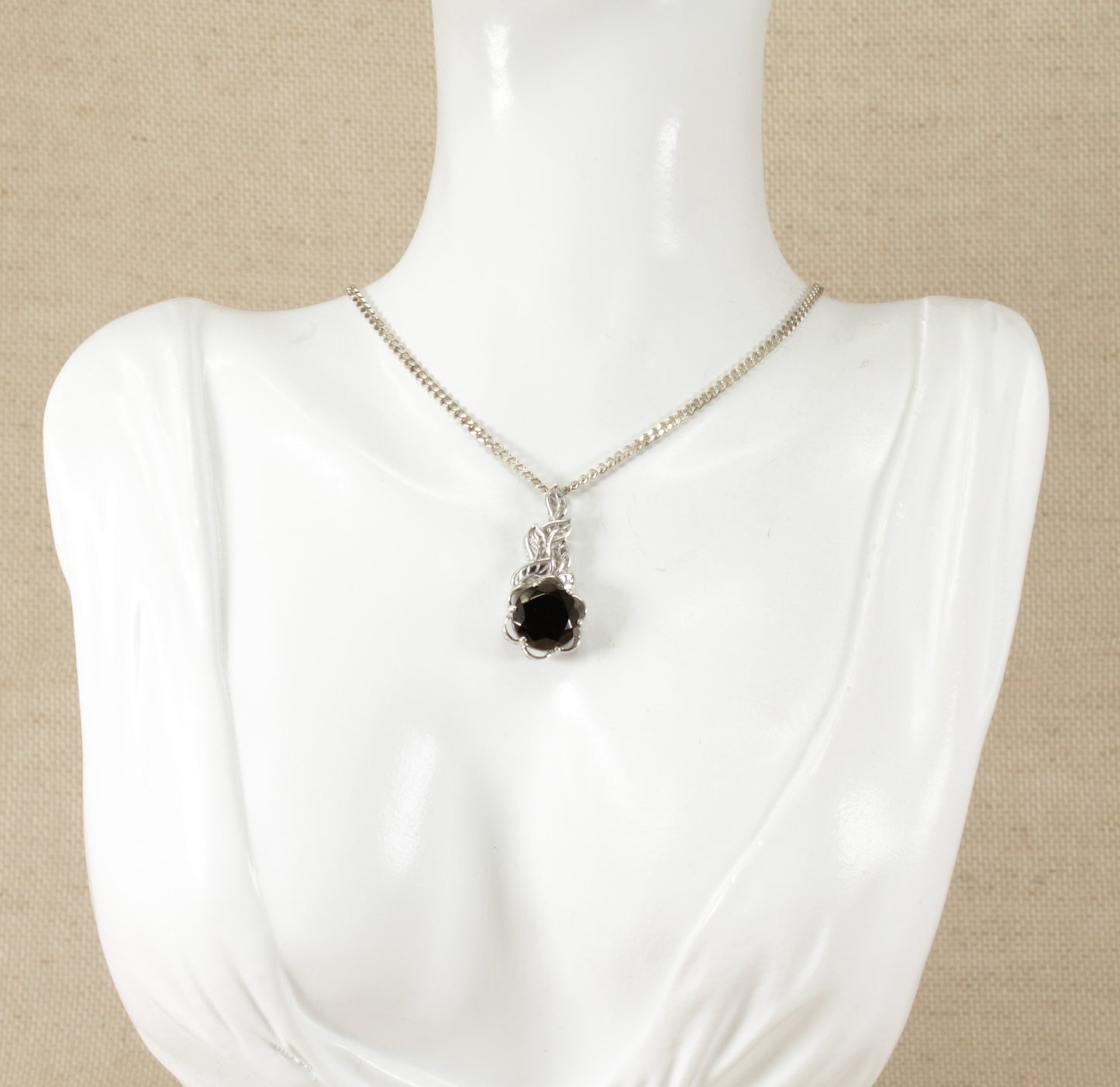 Silver Pendant and Chain Necklace