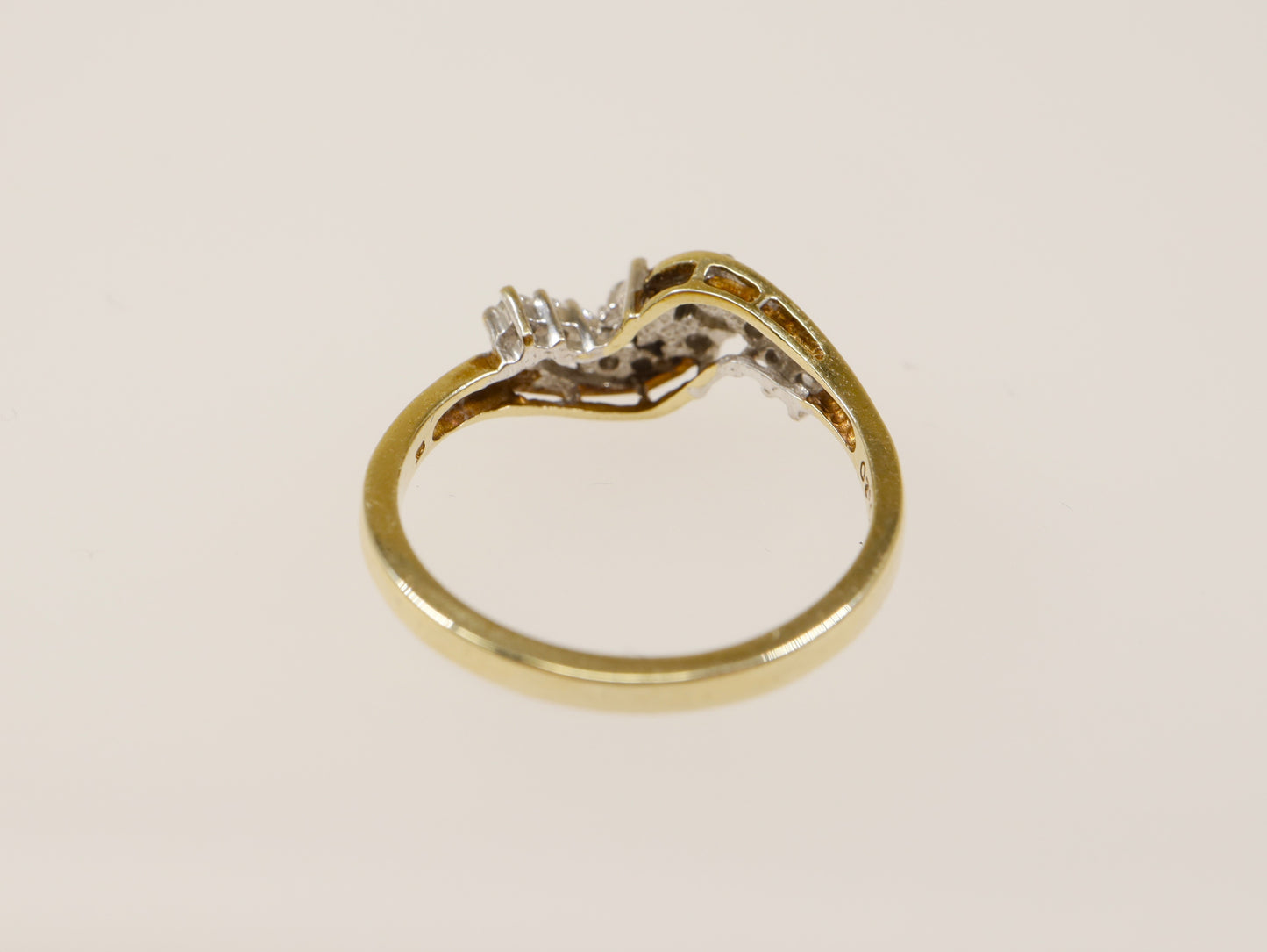 9ct Gold Diamond Cluster Twist Ring