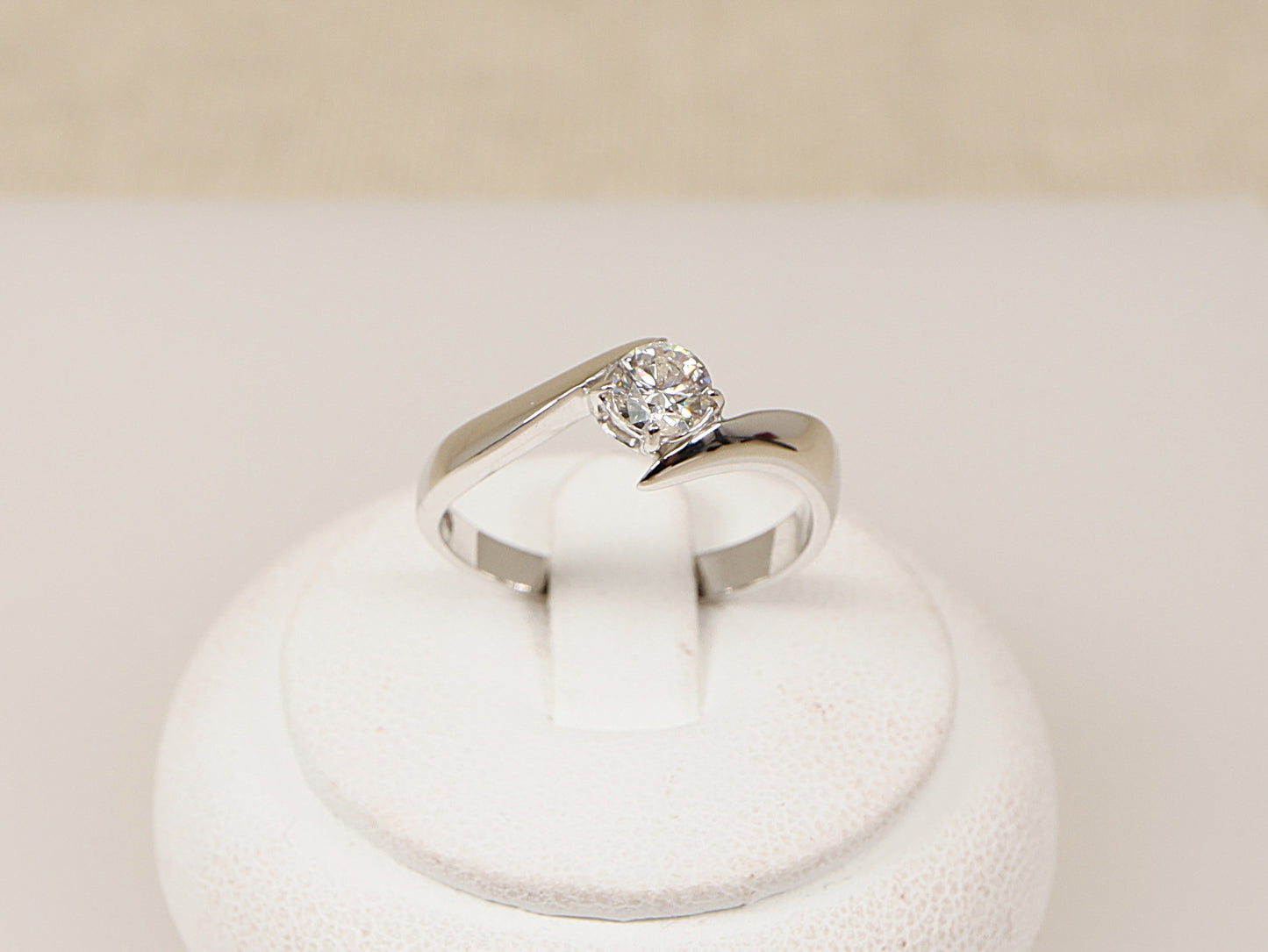 18ct White Gold Diamond Solitaire Ring