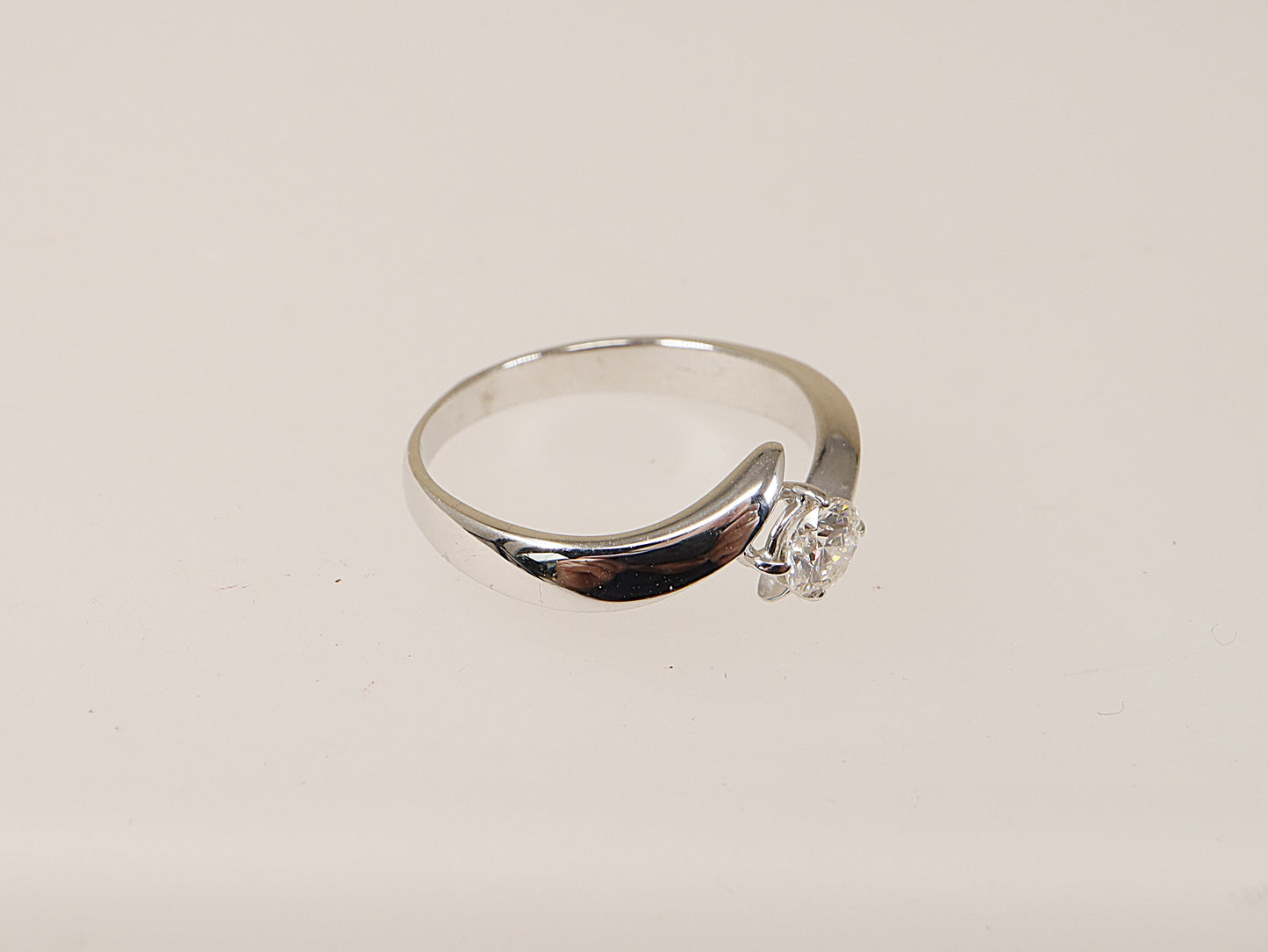 18ct White Gold Diamond Solitaire Ring