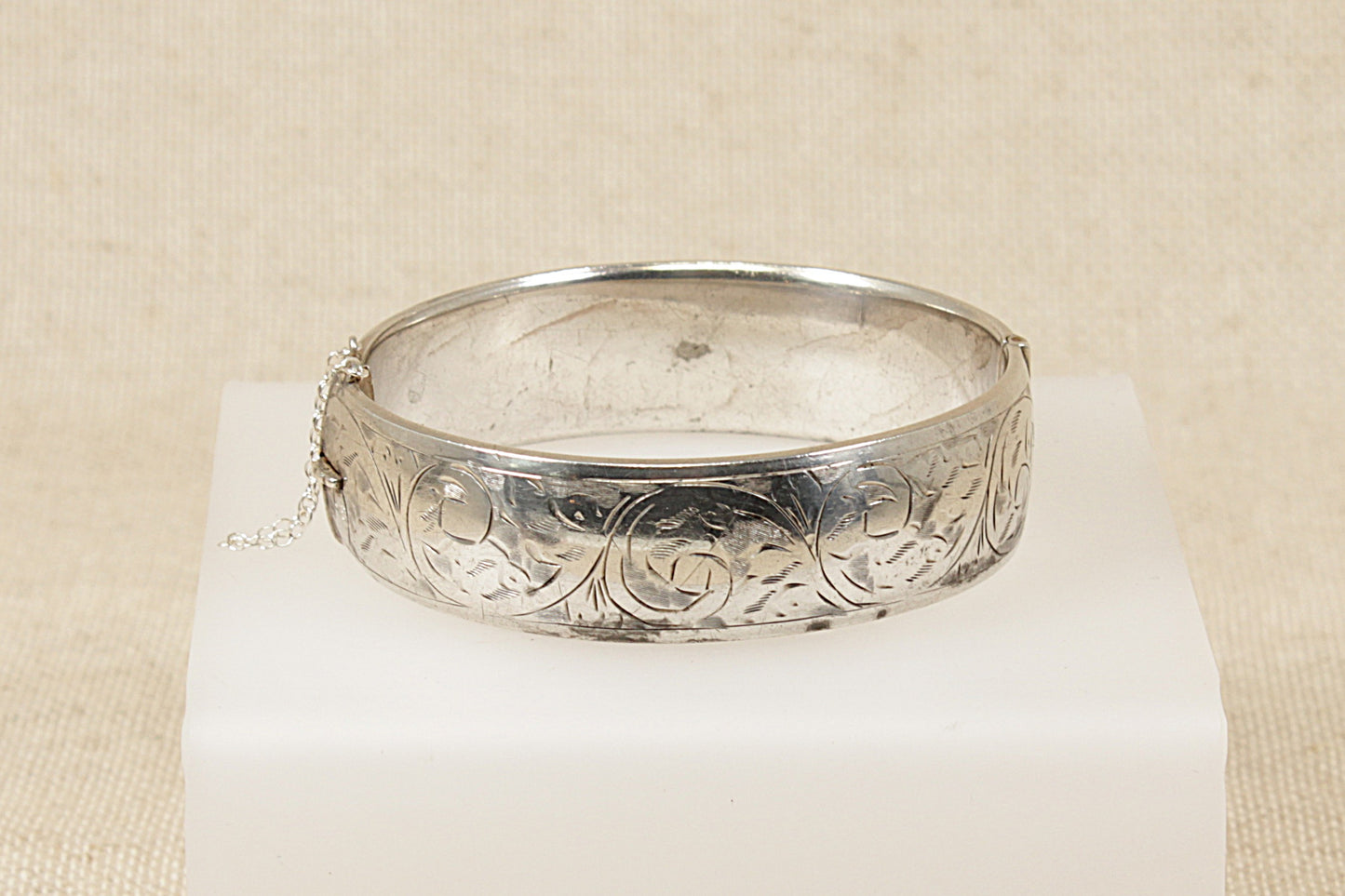 A vintage sterling silver hinged bracelet bangle with fine etchings the bangle has a very collectable Chester hallmarks with the date letter for 1958 the clasp is crisp and secure with a safety chain for extra peace of mind.