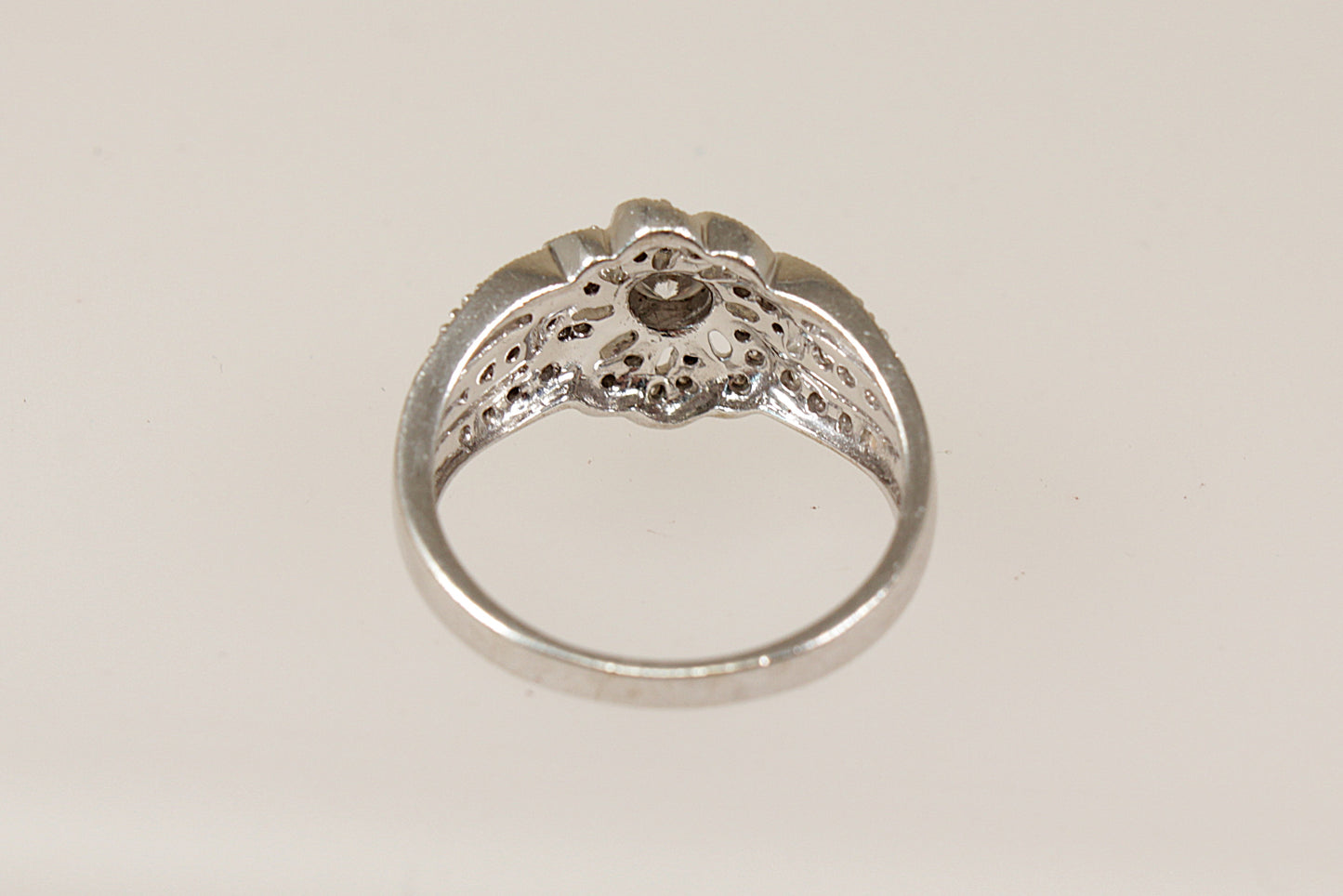 18ct White Gold Diamond Cluster Ring