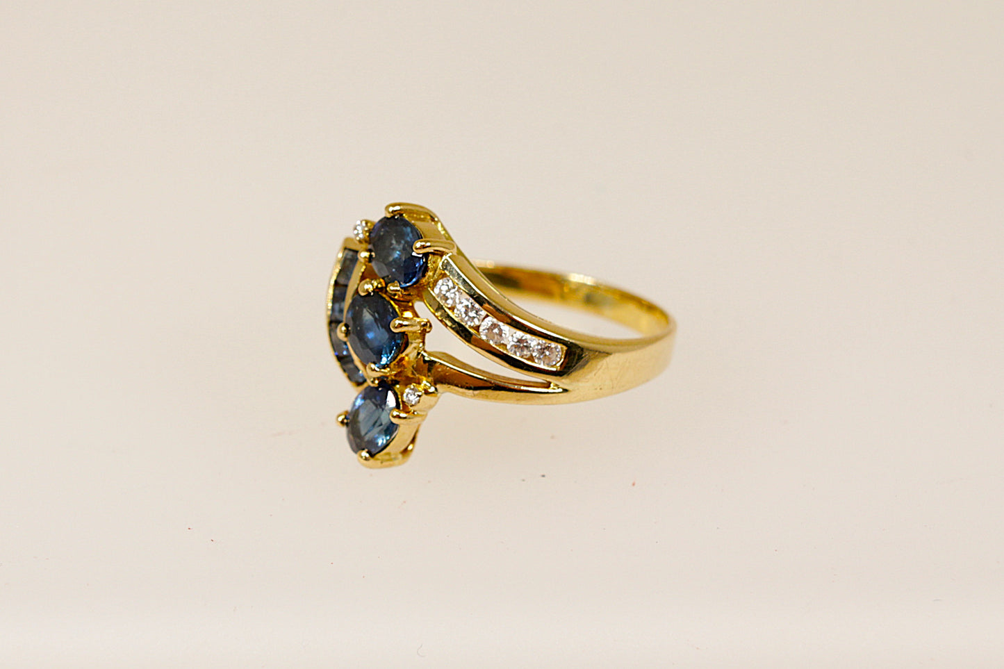 18ct Gold Sapphire and Diamond Cluster Ring