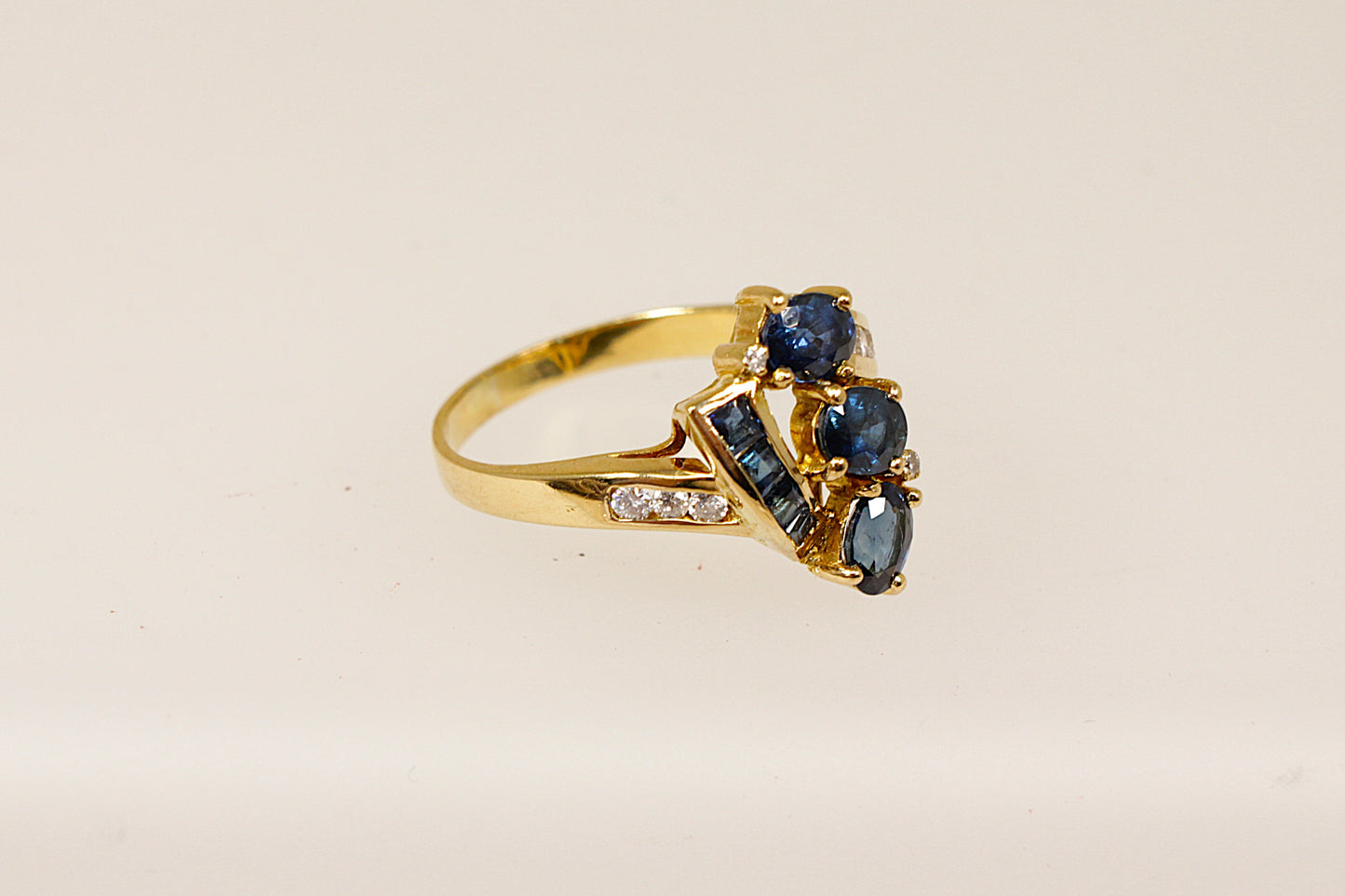 18ct Gold Sapphire and Diamond Cluster Ring