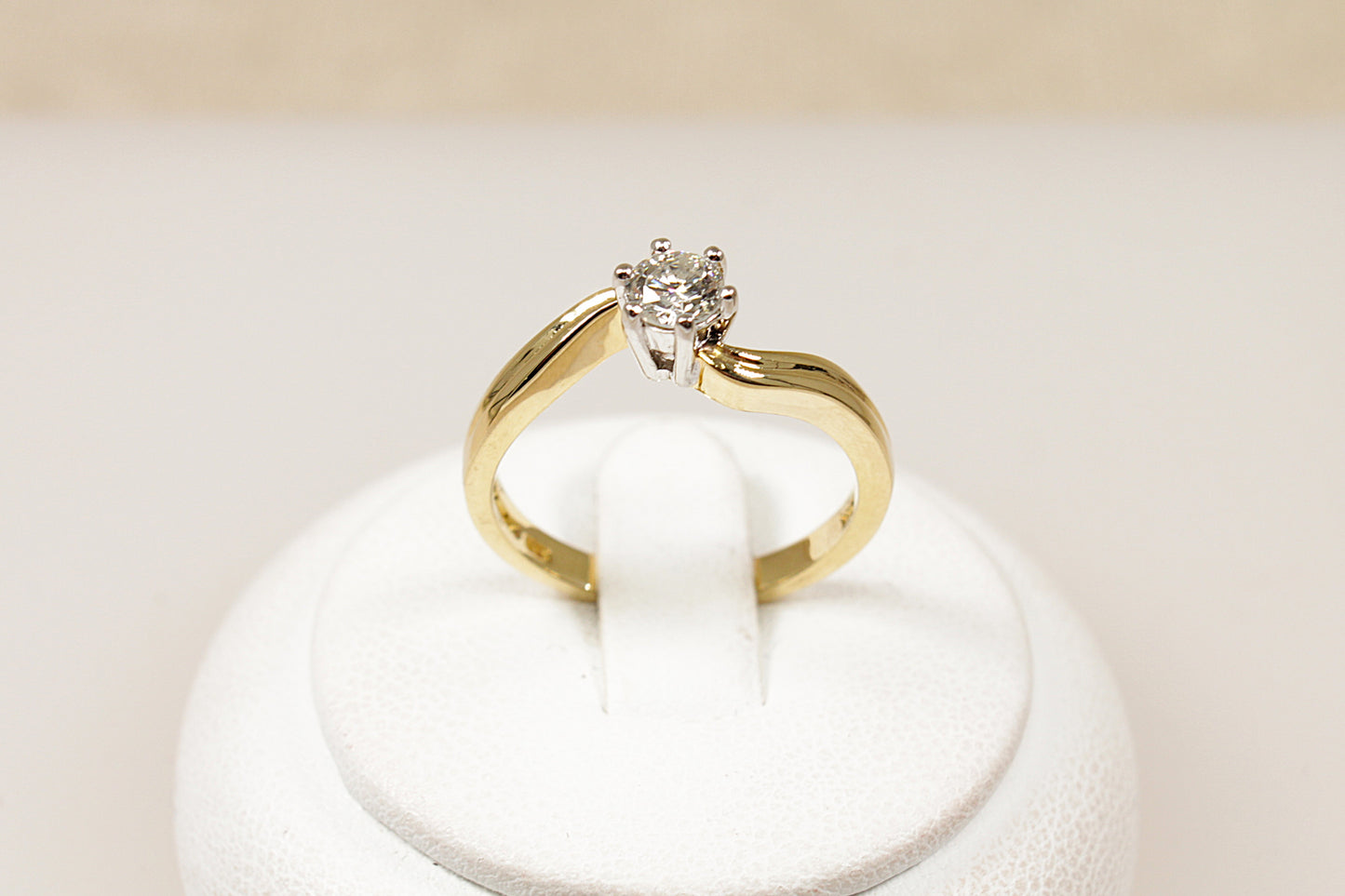 18ct Gold Diamond Solitaire Ring