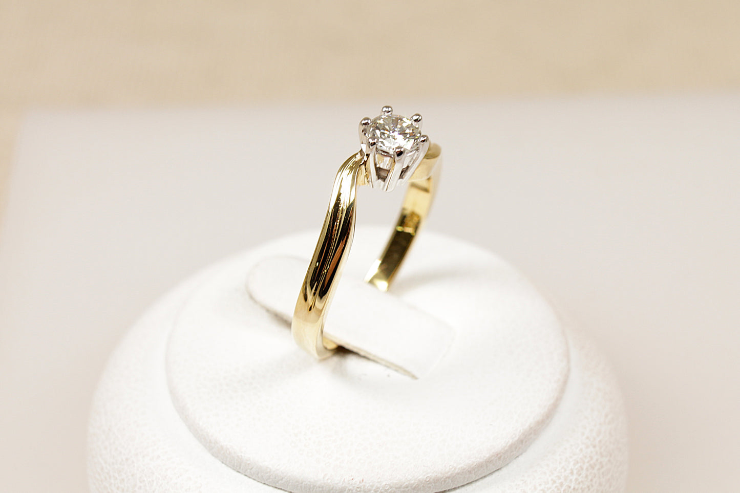 18ct Gold Diamond Solitaire Ring