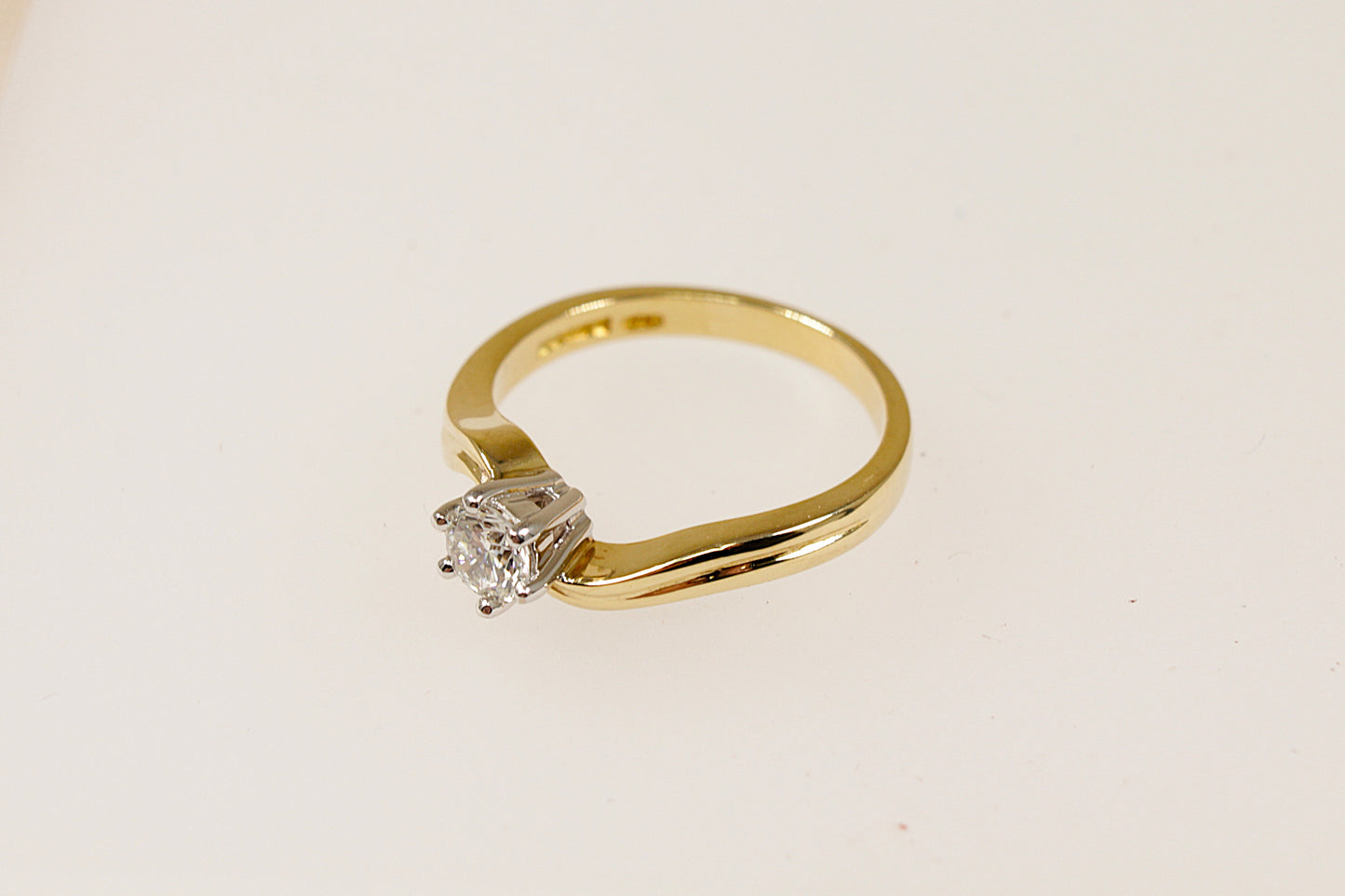 18ct Gold Diamond Solitaire Ring