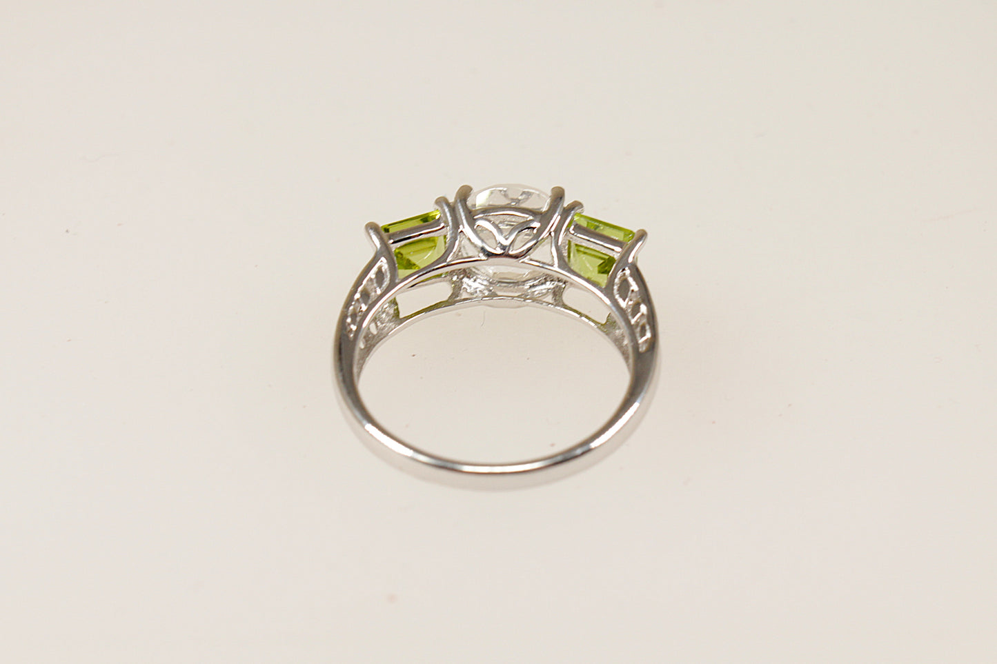 9ct White Gold Topaz and Peridot Trilogy Ring