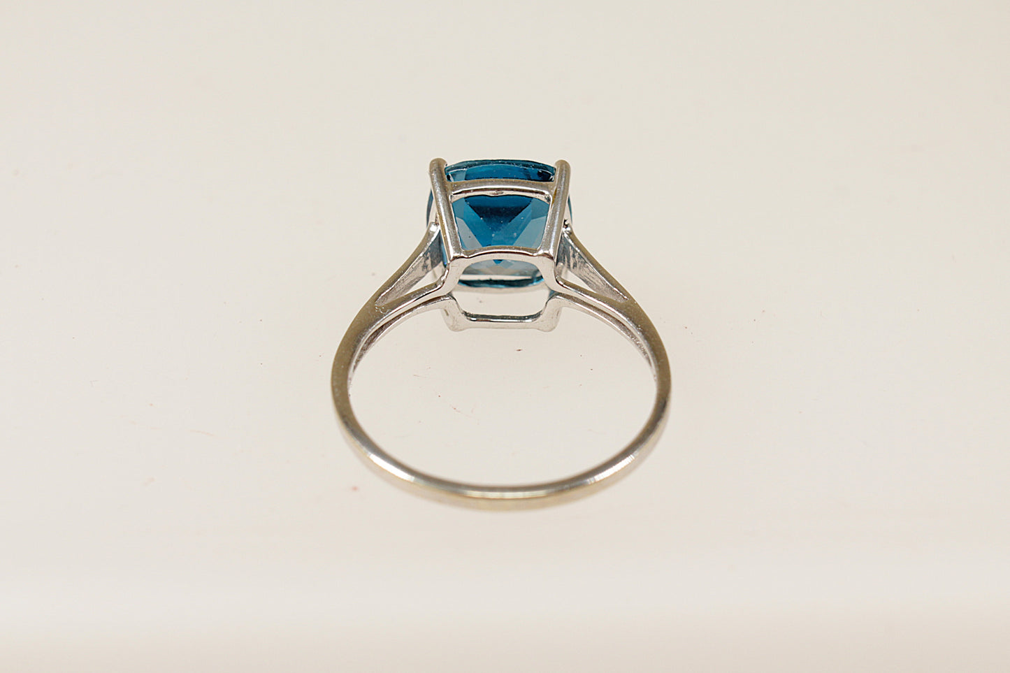9ct White Gold London Blue Topaz Solitaire Ring