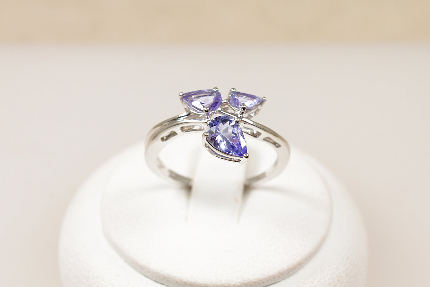 9ct White Gold Blue Iolite Ring
