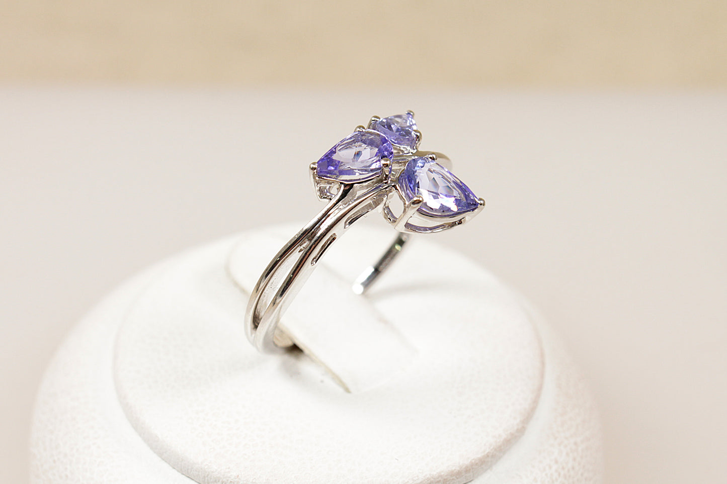 9ct White Gold Blue Iolite Ring