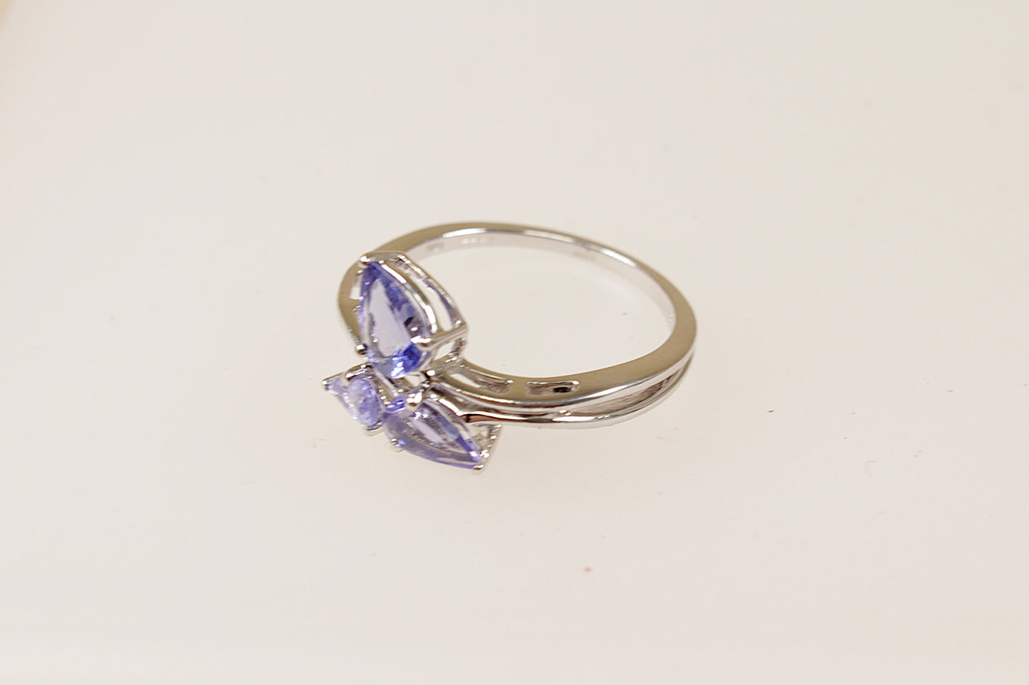 9ct White Gold Blue Iolite Ring