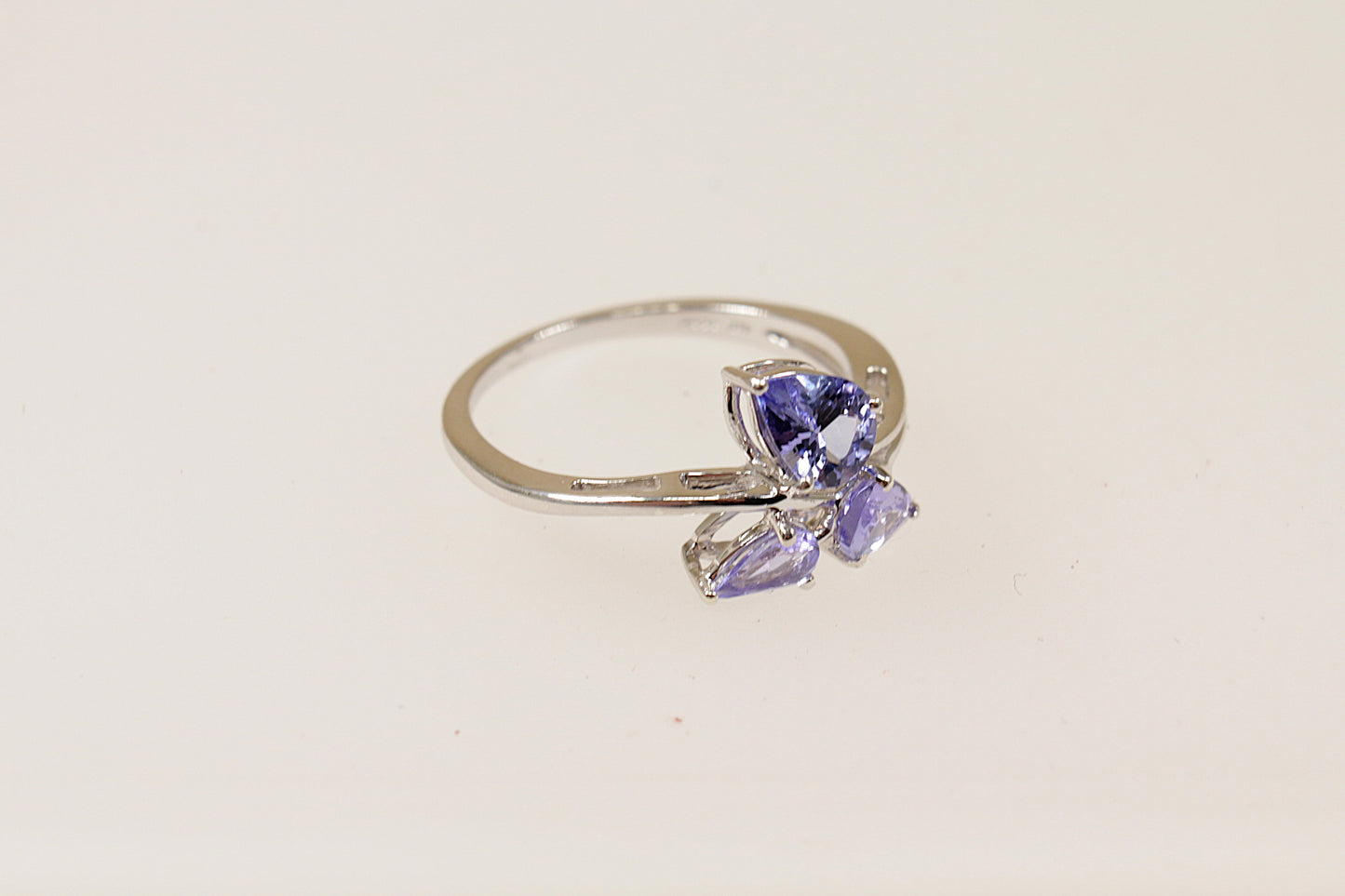 9ct White Gold Blue Iolite Ring