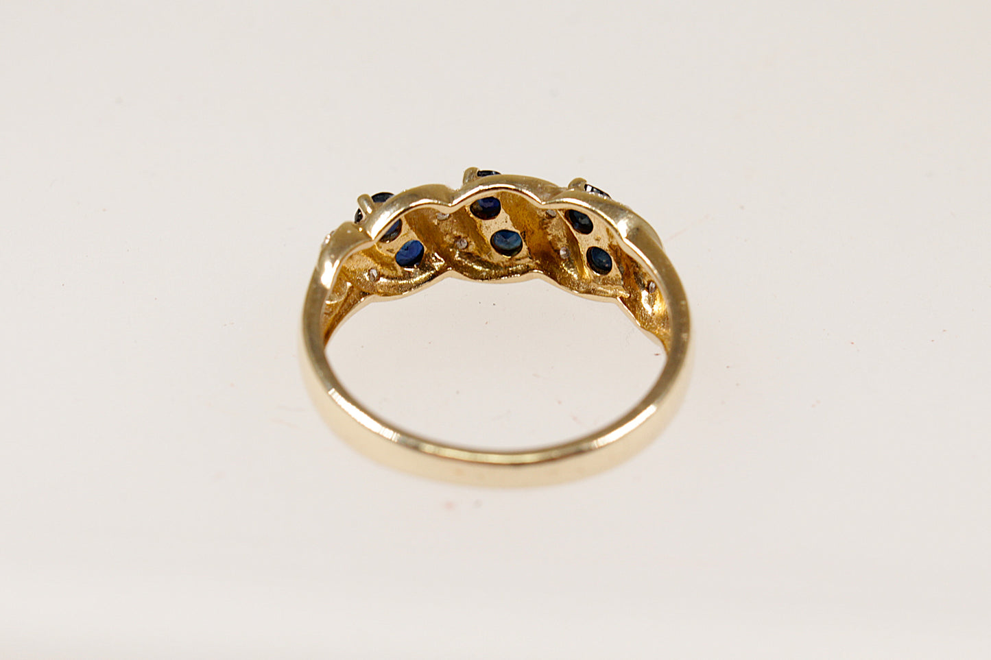 Anello in zaffiro e diamanti da 9 kt
