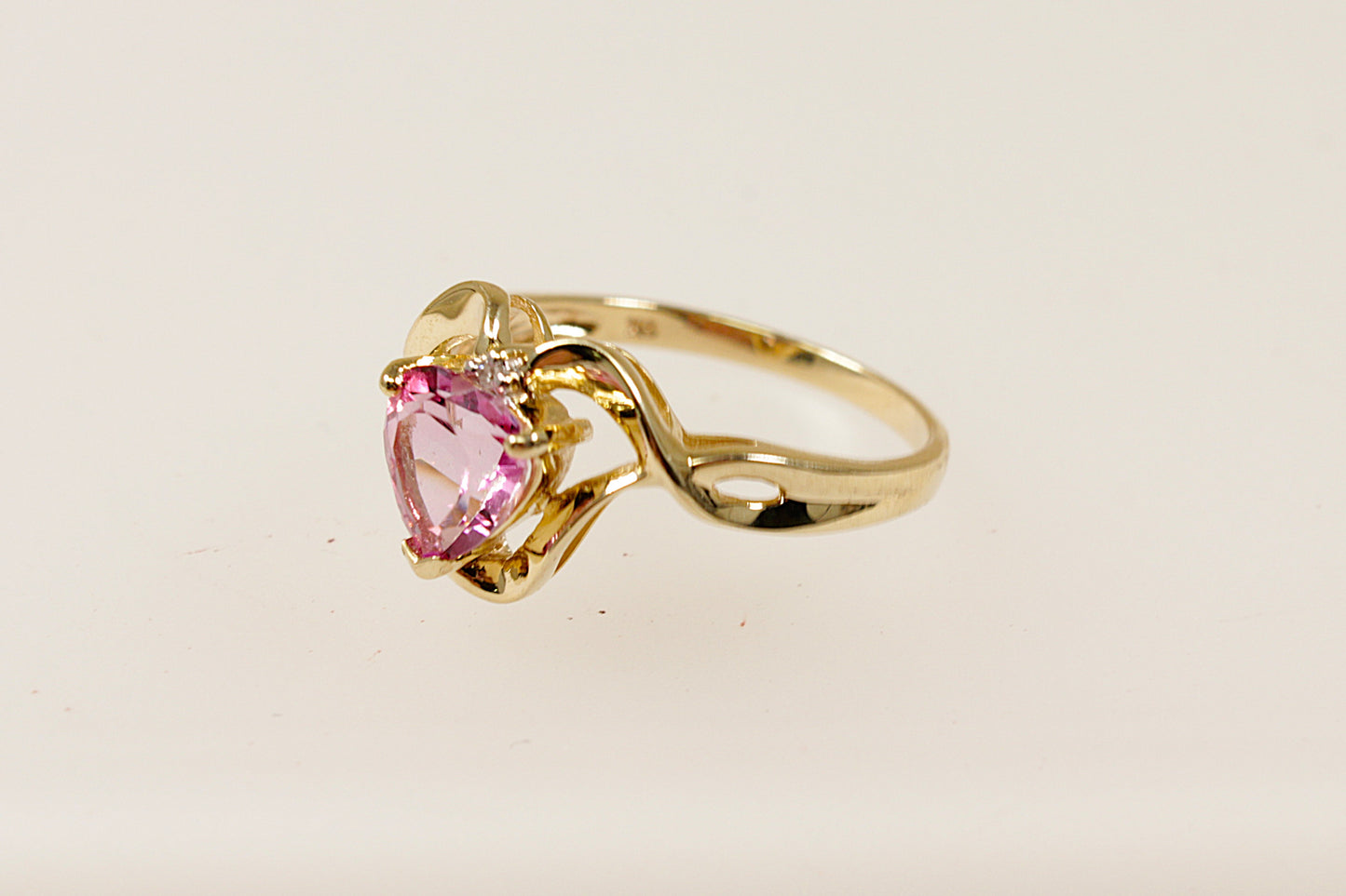9ct Heart Shape Pink Topaz Ring