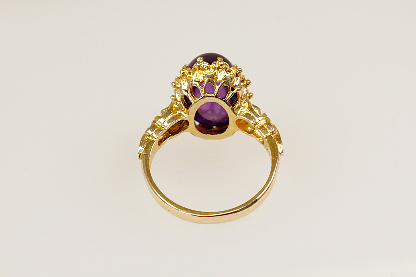 Anello importante in oro 9 carati con ametista