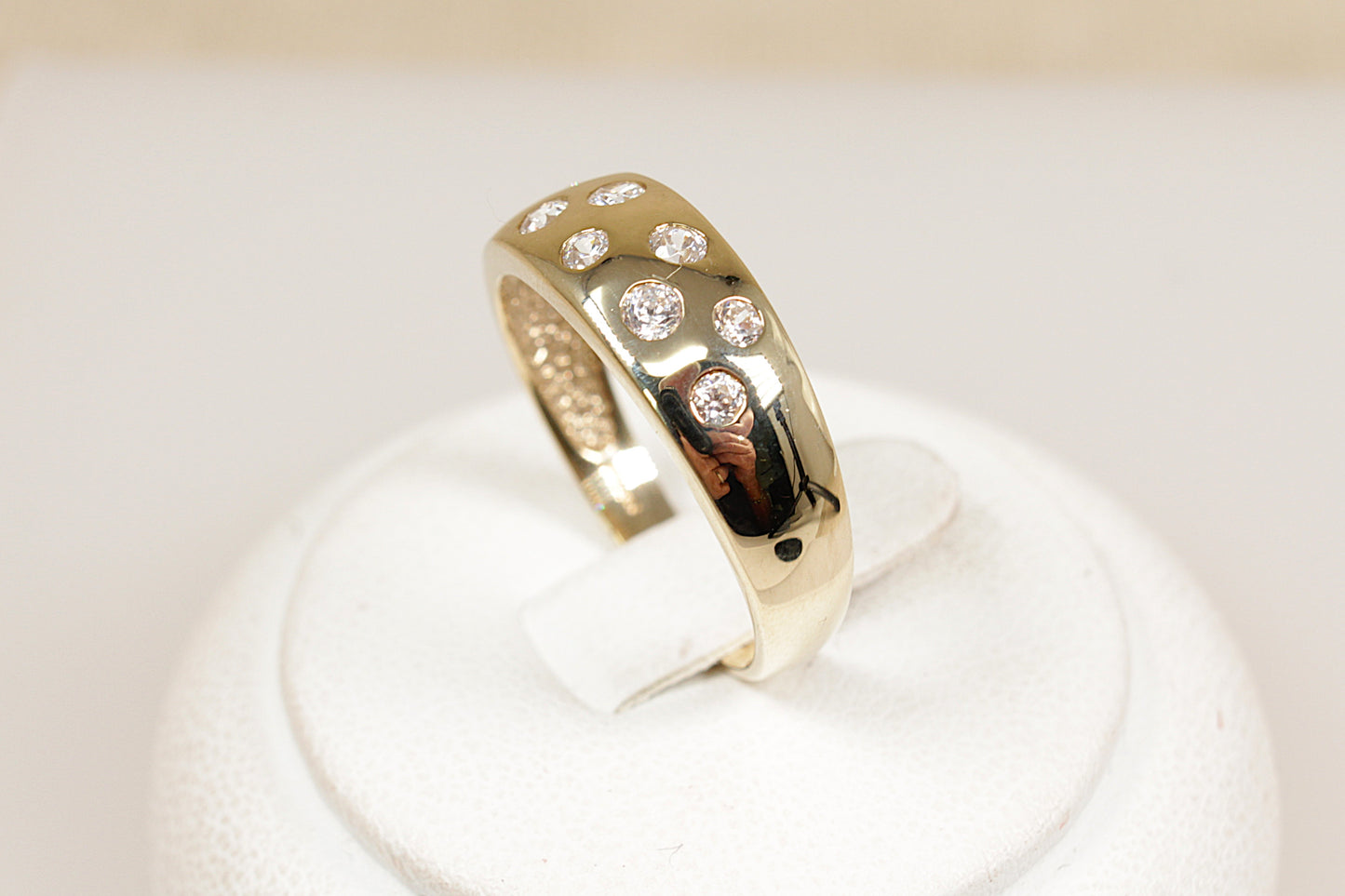 A 9ct Yellow Gold 9 stone scatter band ring.