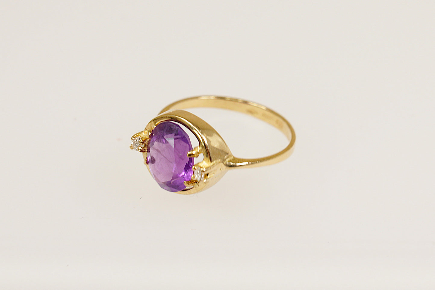 18ct Gold Amethyst and Diamond Ring