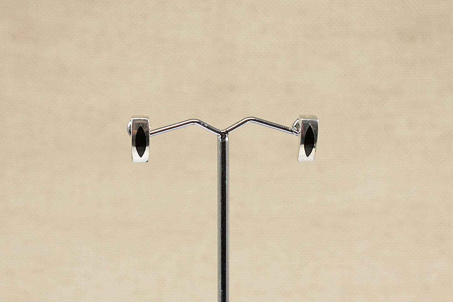 Silver Onyx Stud Earring