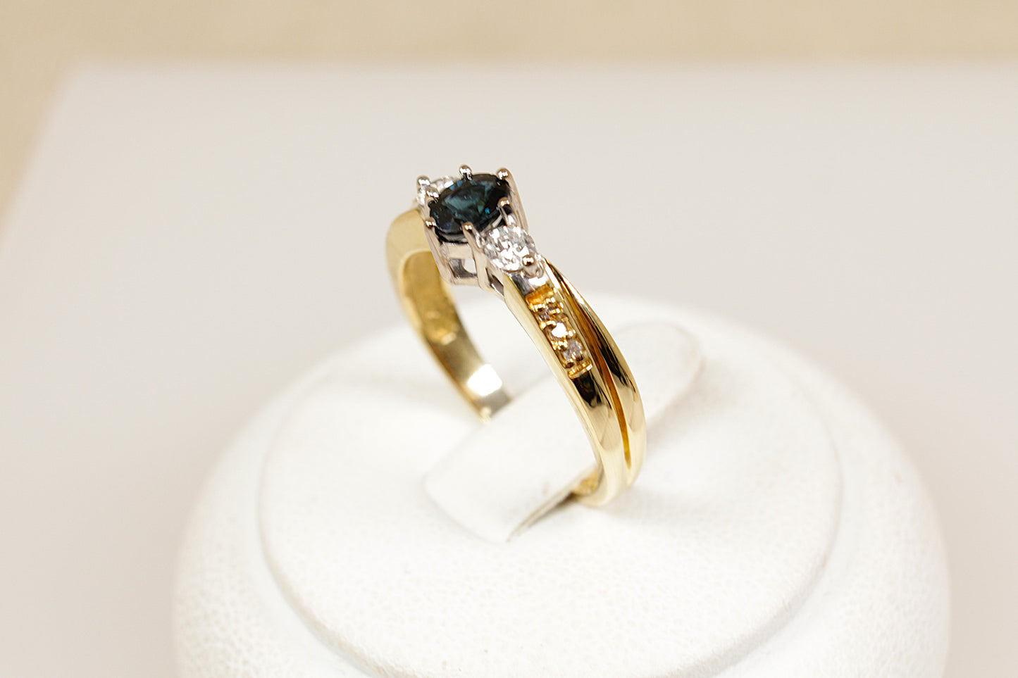 Vintage 18ct Sapphire & Diamond Trilogy Ring