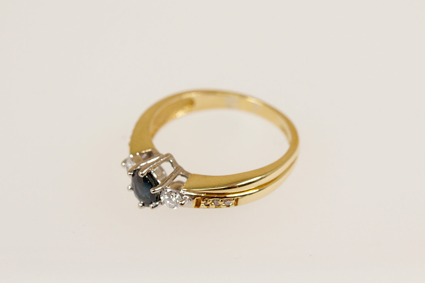 Vintage 18ct Sapphire & Diamond Trilogy Ring
