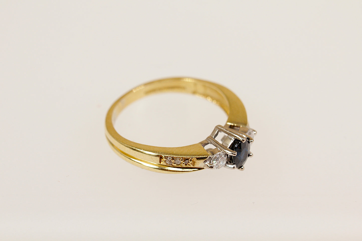Vintage 18ct Sapphire & Diamond Trilogy Ring