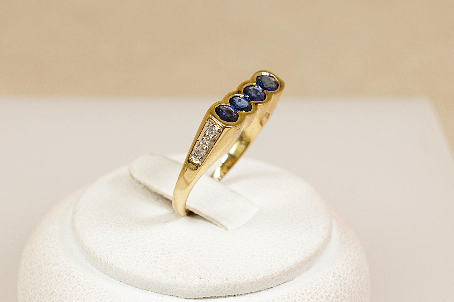 18ct Sapphire Ring
