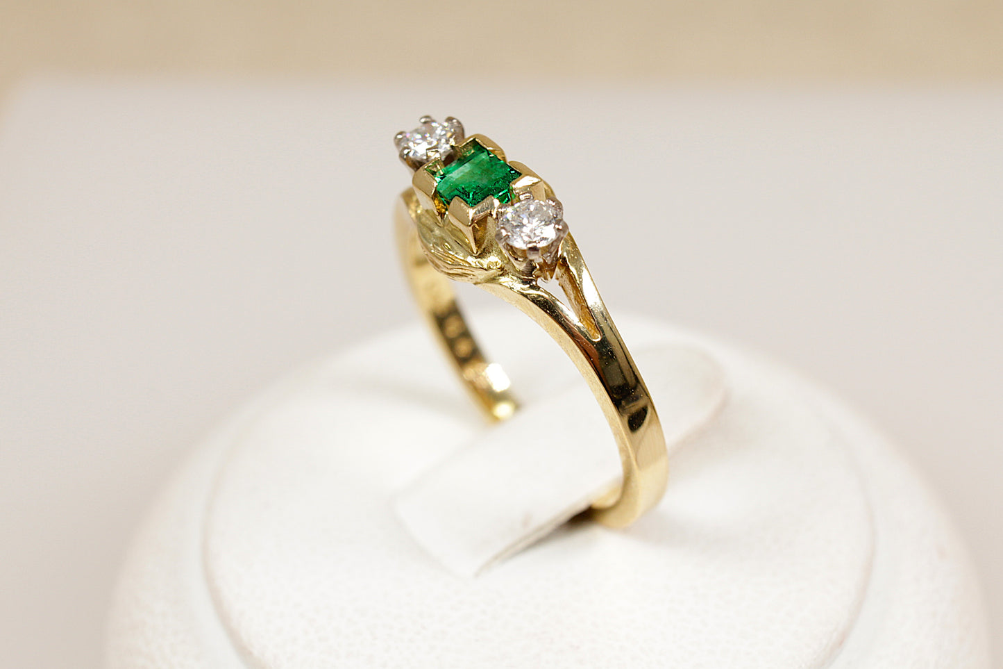 Vintage 18ct Emerald and Diamond Trilogy Ring
