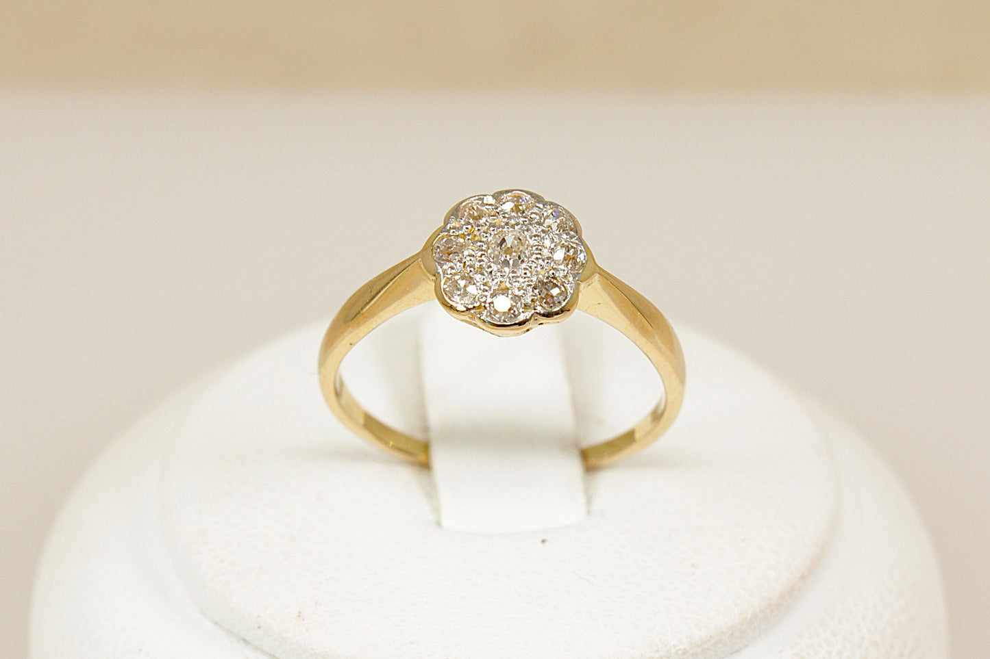 Vintage 18ct Gold and Diamond ‘Daisy’ Ring