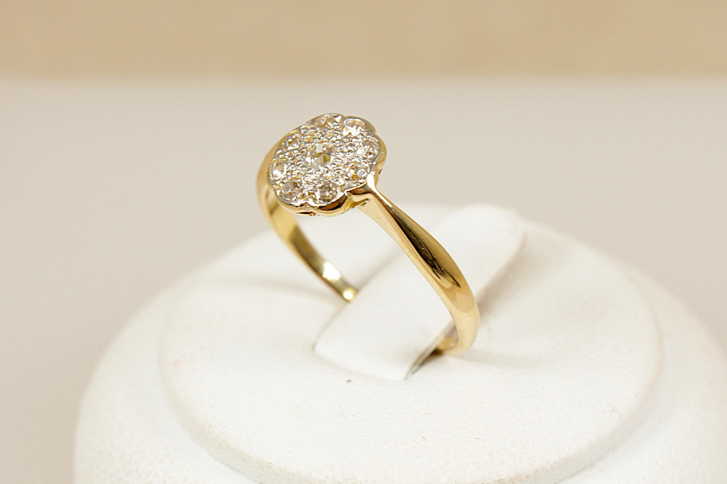 Vintage 18ct Gold and Diamond ‘Daisy’ Ring