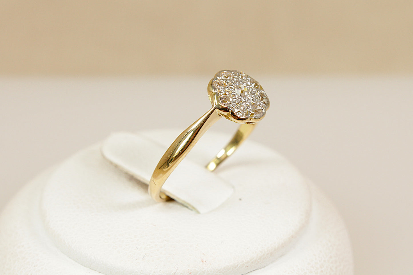 Vintage 18ct Gold and Diamond ‘Daisy’ Ring