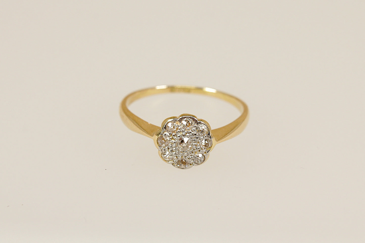 Vintage 18ct Gold and Diamond ‘Daisy’ Ring