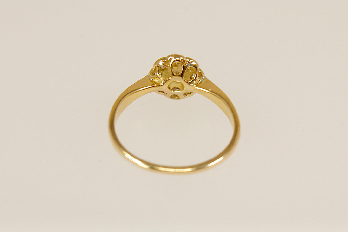 Vintage 18ct Gold and Diamond ‘Daisy’ Ring