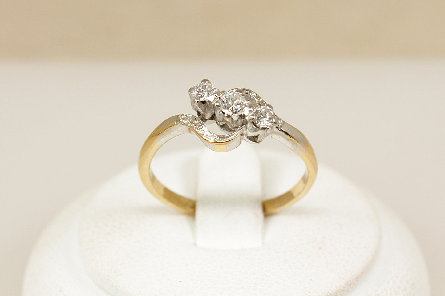 Vintage 18ct Diamond Twist Ring