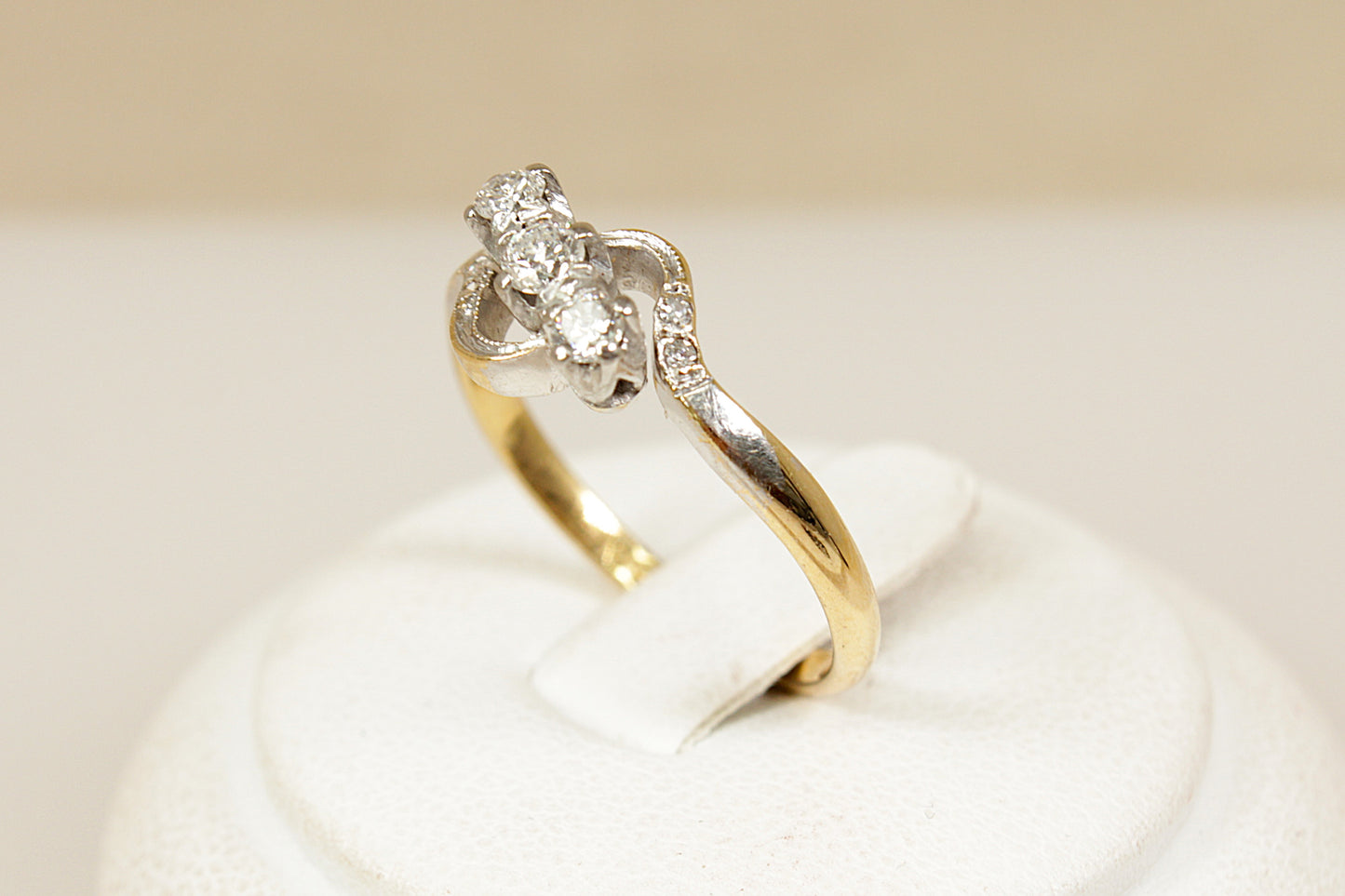 Vintage 18ct Diamond Twist Ring