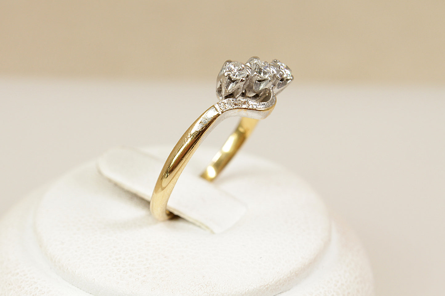Vintage 18ct Diamond Twist Ring