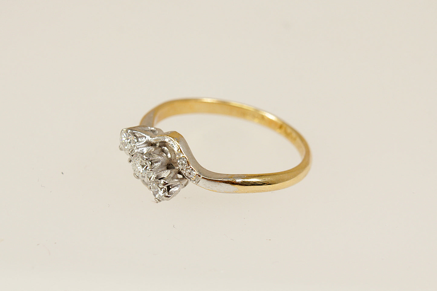 Vintage 18ct Diamond Twist Ring