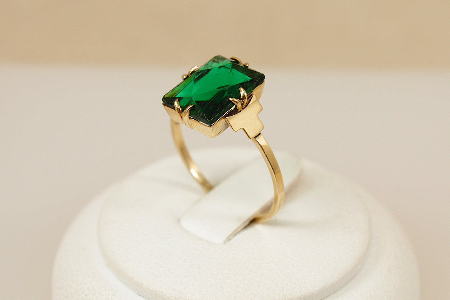 Vintage 9ct Gold Art Deco Style Green Paste Ring