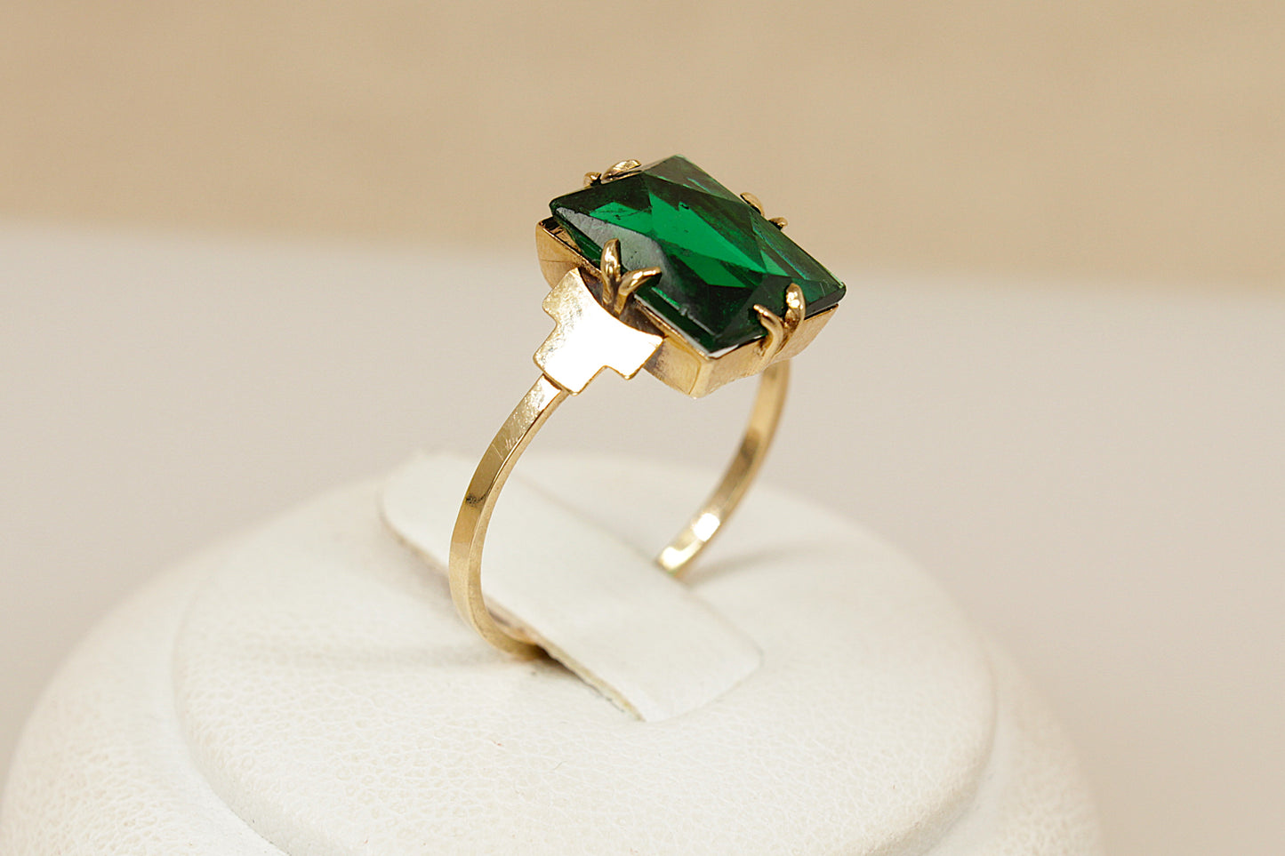 Vintage 9ct Gold Art Deco Style Green Paste Ring