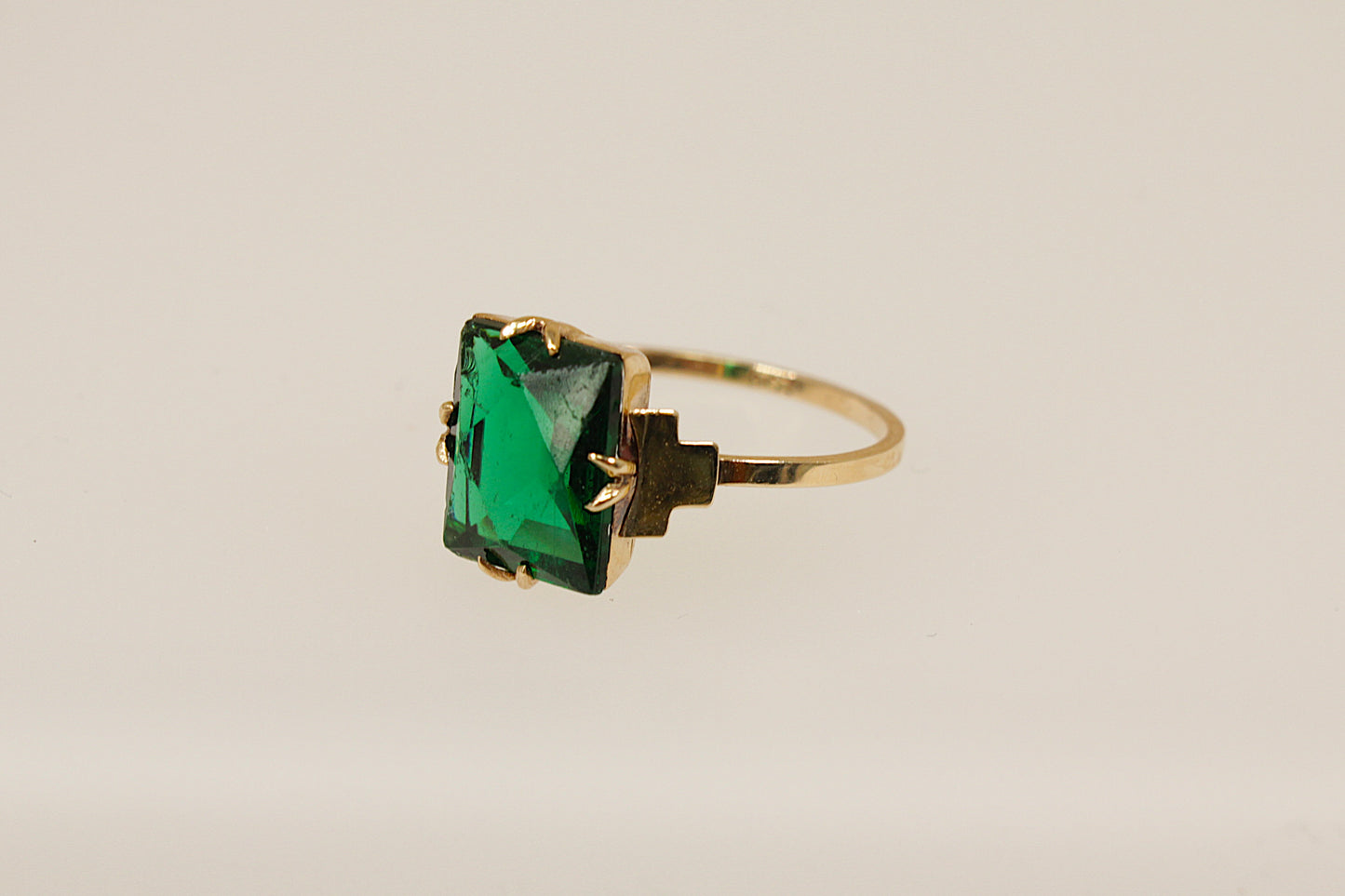 Vintage 9ct Gold Art Deco Style Green Paste Ring