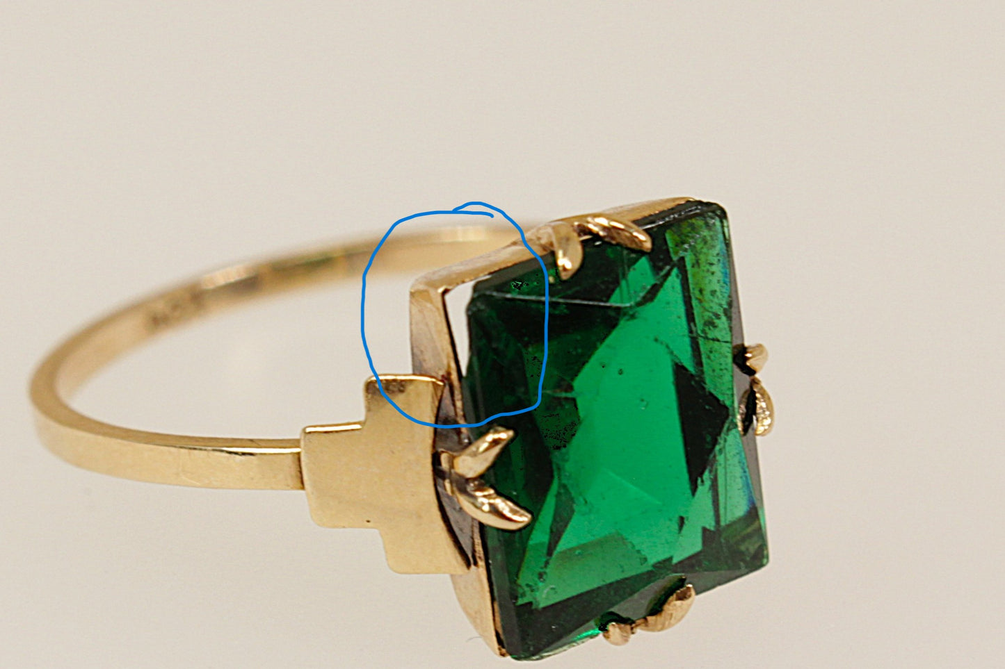 Vintage 9ct Gold Art Deco Style Green Paste Ring
