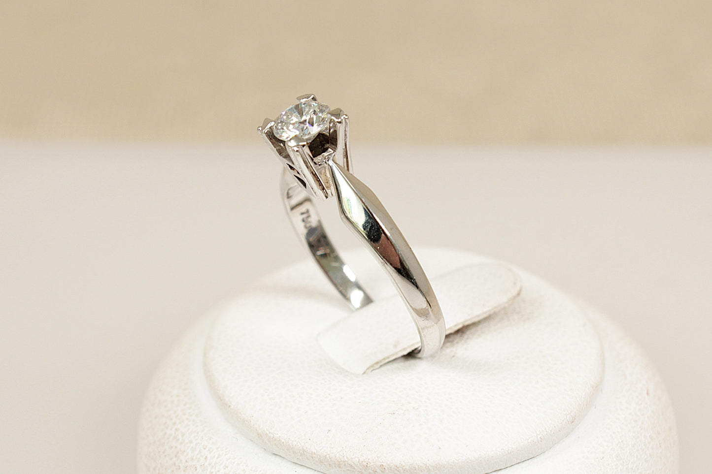 18ct White Gold Diamond Solitaire Ring