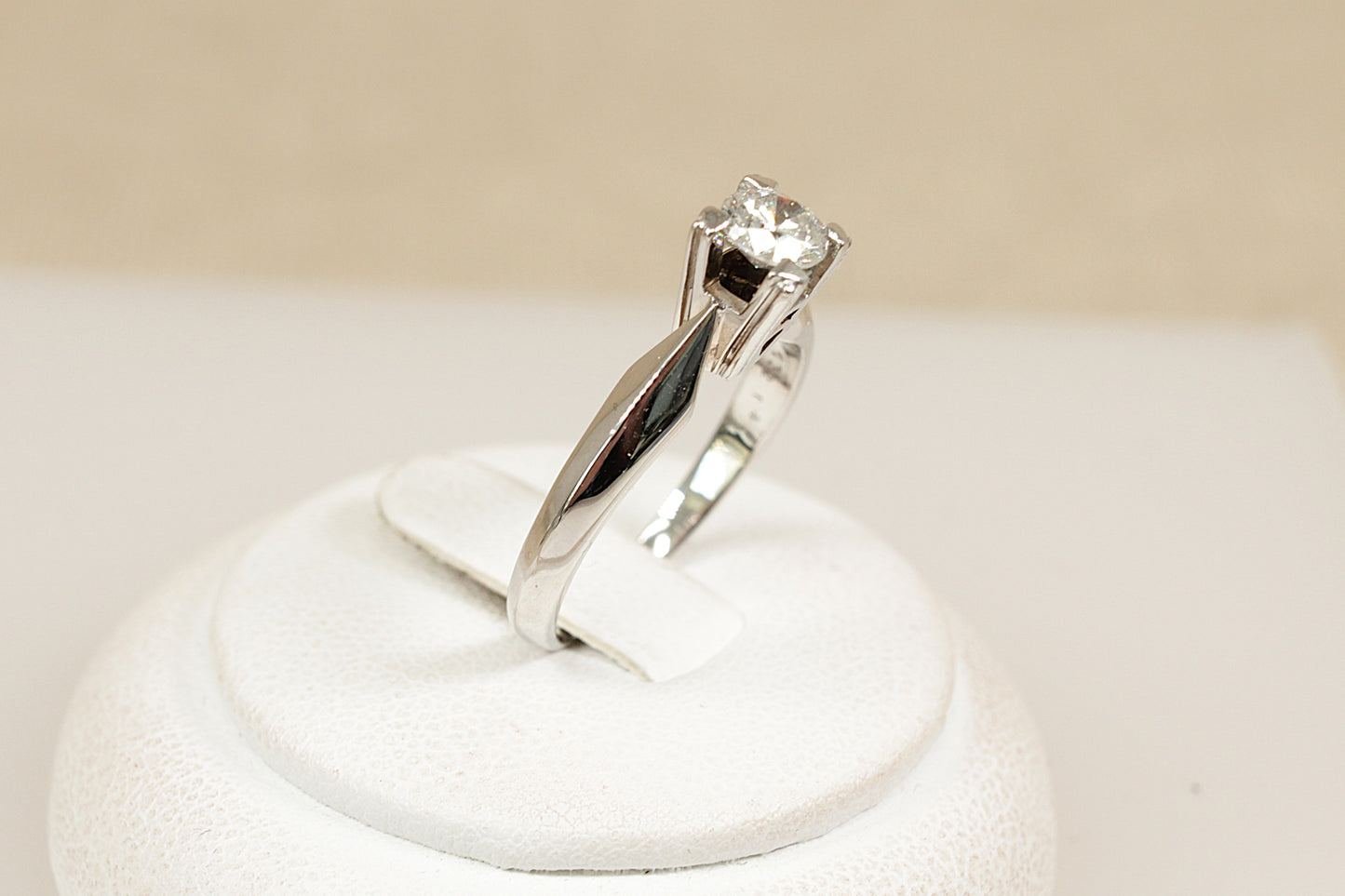 18ct White Gold Diamond Solitaire Ring