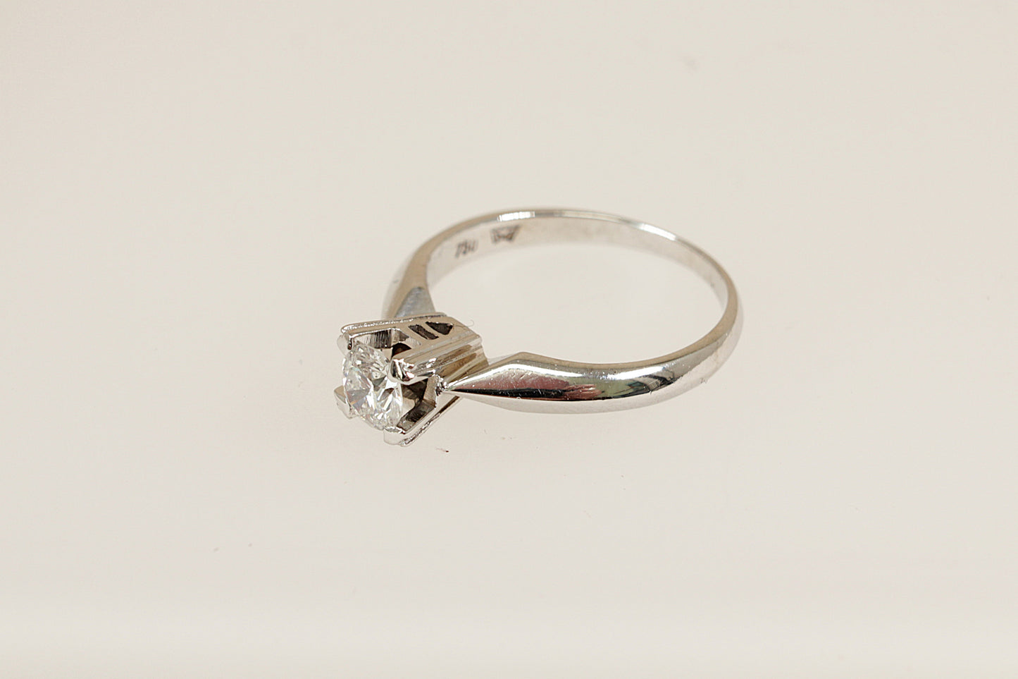 18ct White Gold Diamond Solitaire Ring