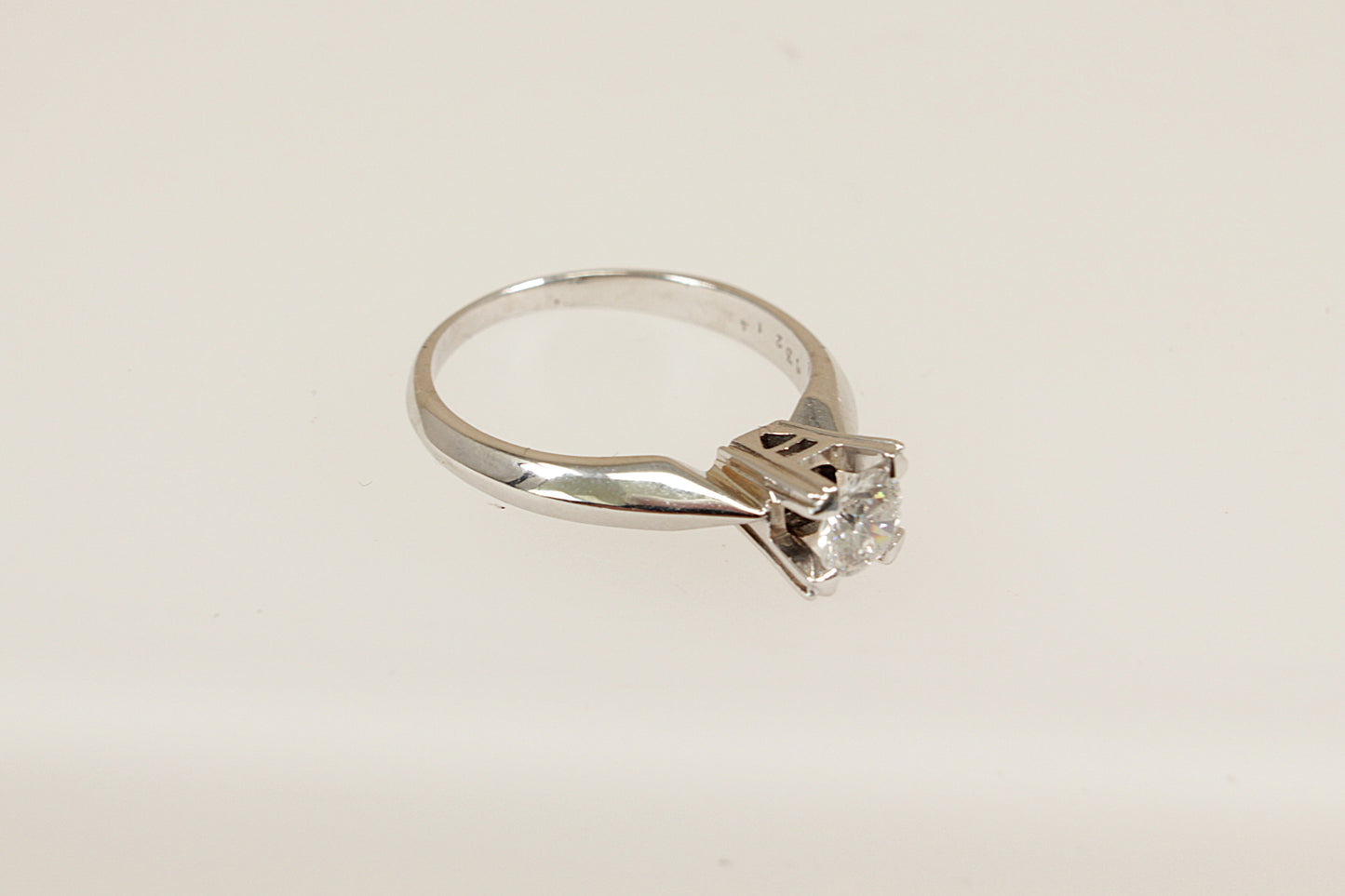 18ct White Gold Diamond Solitaire Ring